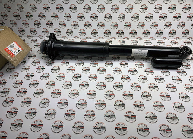 Стійка задня, ліва LR023580 LAND ROVER
