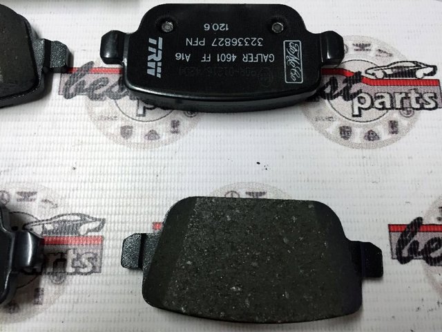Комплект задніх колодок LR023888 LAND ROVER