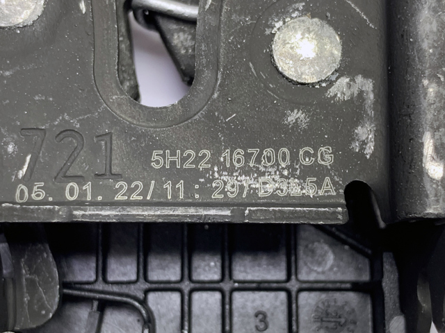 Замок кришки капота LR024358 LAND ROVER