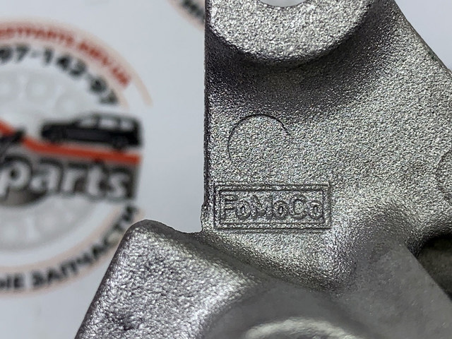 Насос охолодження LR025302 LAND ROVER
