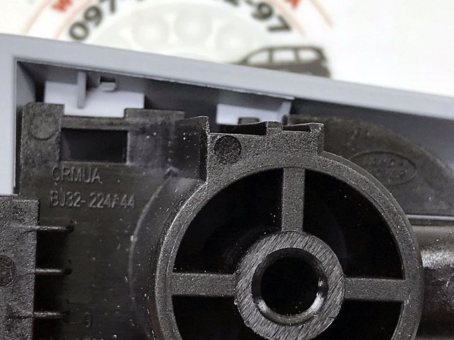 Кришка ручки двері зовнішньої, передньої лівої LR025406 LAND ROVER