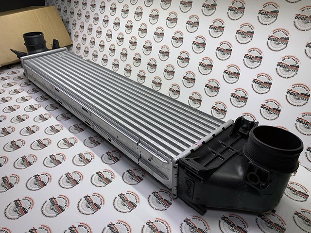 Охолоджувач наддувочного повітря LR031467 LAND ROVER