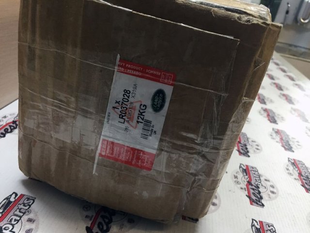 Вал карданний задній LR037028 LAND ROVER