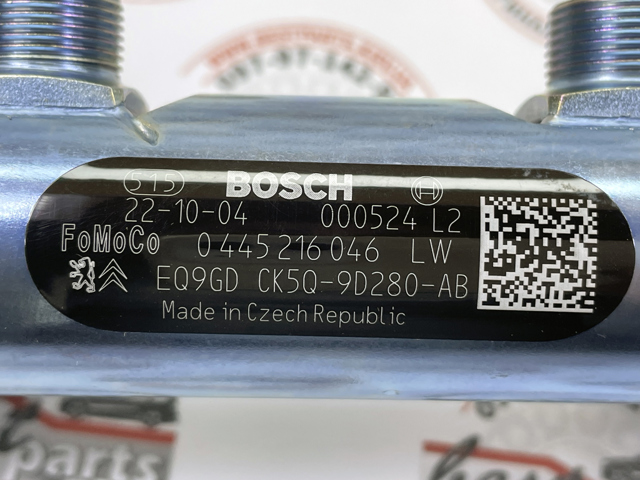 Розподільник палива (рампа), лівий LR040877 LAND ROVER