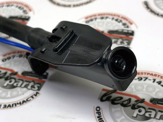 Форсунка омивача лобового скла LR045321 LAND ROVER