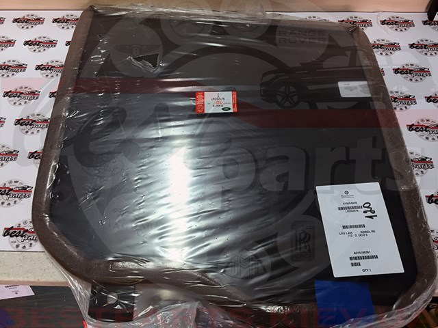 Скло задньої двері правої LR052676 LAND ROVER