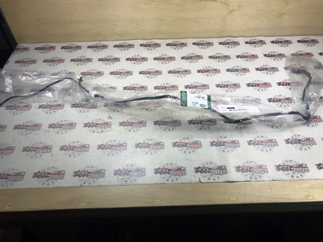 Трубопроводи паливні LR068868 LAND ROVER