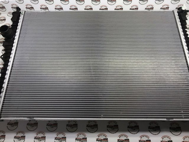 Радіатор системи охолодження двигуна LR075360 LAND ROVER