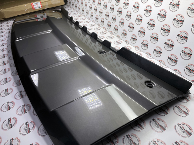 Заглушка бампера буксирувального гака LR077157 LAND ROVER