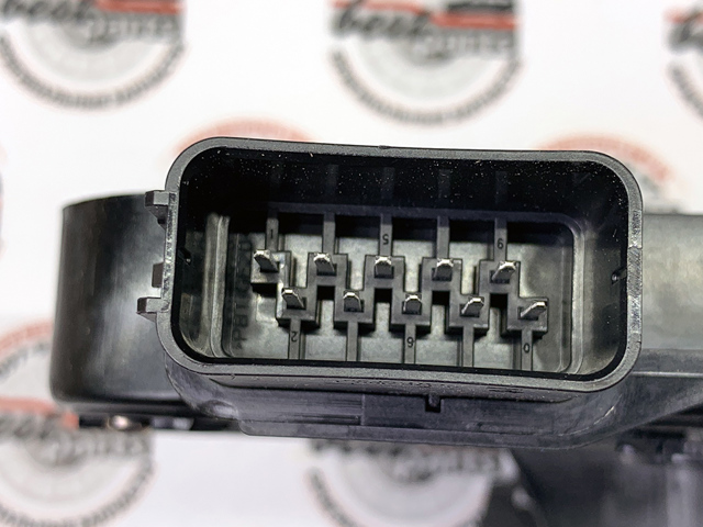 Замок задніх дверей, лівих LR091351 LAND ROVER