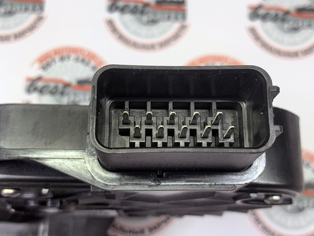 Замок задньої дверї, правої LR091360 LAND ROVER