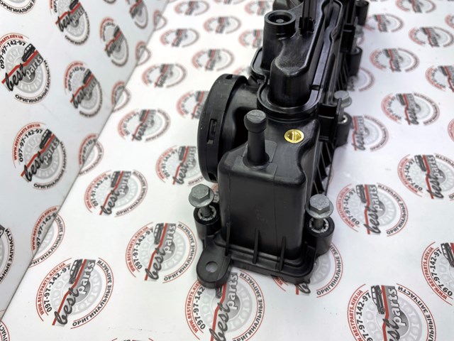 Кришка клапанів LR105980 LAND ROVER