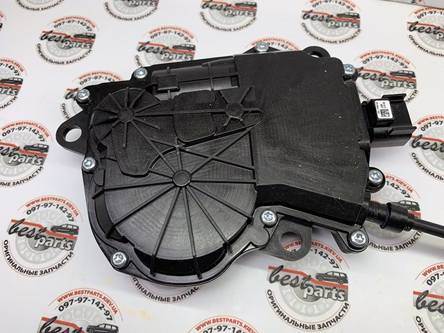 Мотор-привід відкр закр. замка дверей LR108981 LAND ROVER