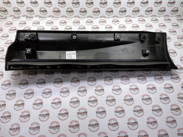 Накладка задніх правих дверей, нижня LR125991 LAND ROVER