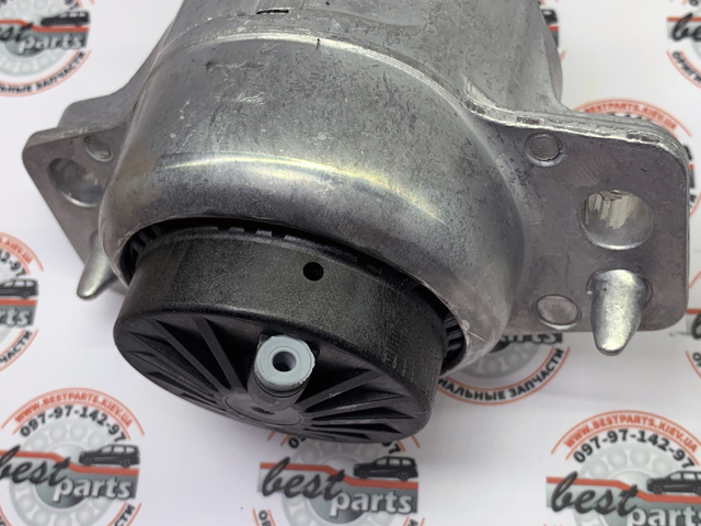 Права опора двигуна LR141381 LAND ROVER