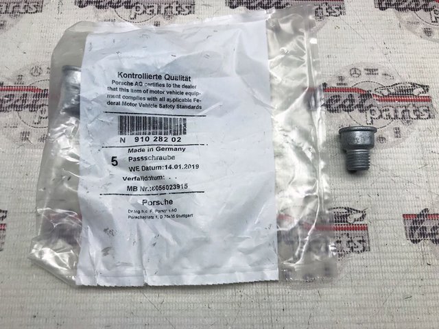 Болт / гайка кріплення N91028202 PORSCHE