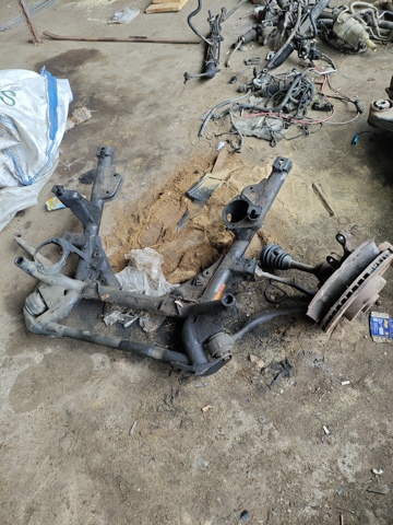 Підрамник передній 31116760277 BMW