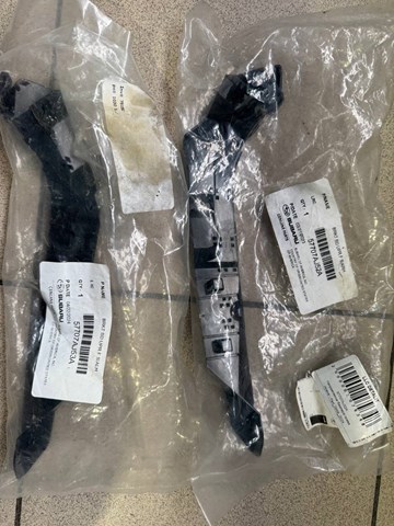 Праве кріплення переднього бампера 57707AJ52A SUBARU