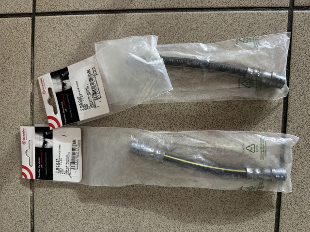 Гнучка гальмівна трубка задня T85027 BREMBO