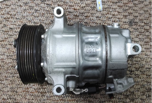 Компресор кондиціонера 926001268R RENAULT