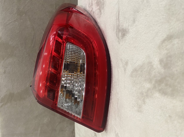 Фара задня права зовнішня 92402C2100 HYUNDAI