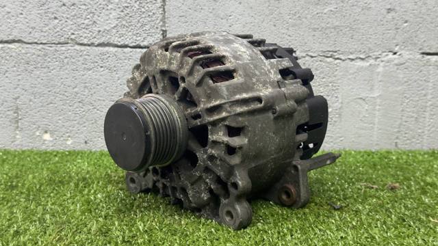 Авто генератор 03L903023F VAG