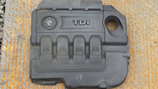 Кришка двигуна декоративна 04L103925N VAG