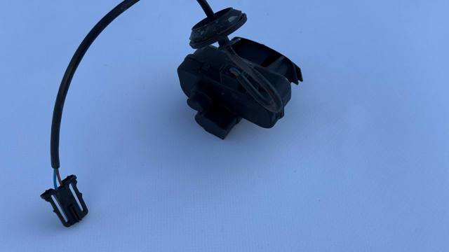 Замок відкривання лючка бензобаку 3T0810773 VAG