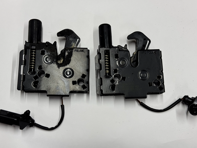 Замок кришки капота 3V0823509B VAG