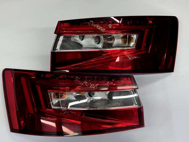 Задній правий зовнішній ліхтар 3V5945208A VAG