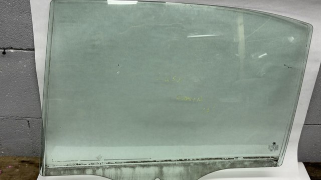 Скло заднє ліве 43R00048 VAG