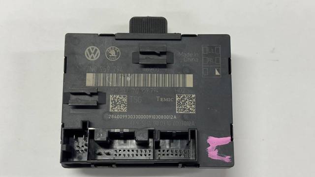 Блок комфорту задніх дверей 7N0959794 VAG