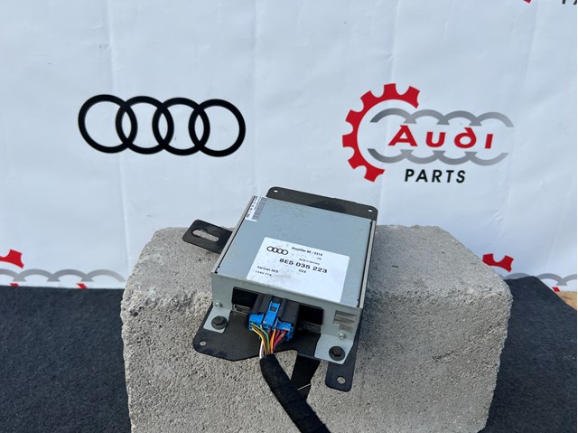 Підсилювач звуку аудіосистеми 8E5035223 VAG