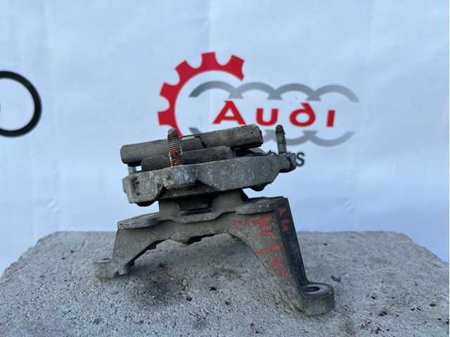 Кронштейн подушки КПП 8K0399151 VAG