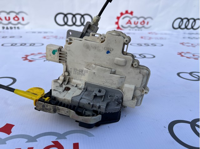Замок задніх дверей, лівих 8K0839015 VAG