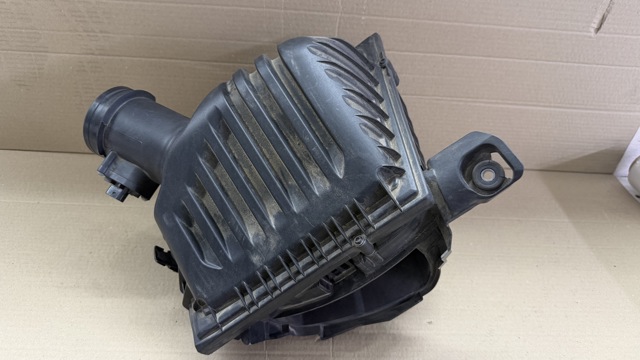 Корпус повітряного фільтра 13717639749 BMW