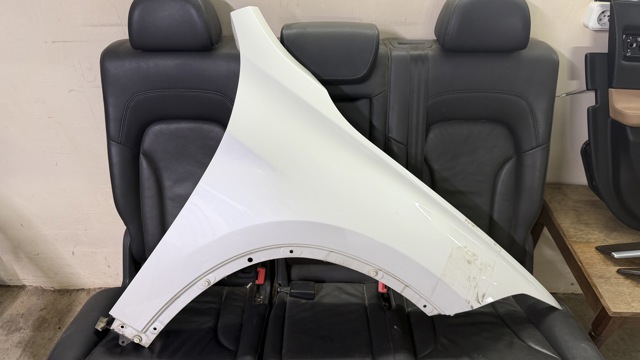 Переднє праве крило 41007427300 BMW