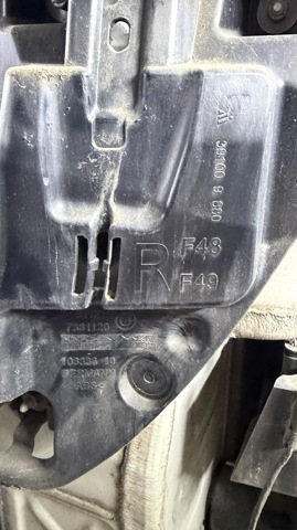 Кронштейн бампера заднього, правий 51127381120 BMW