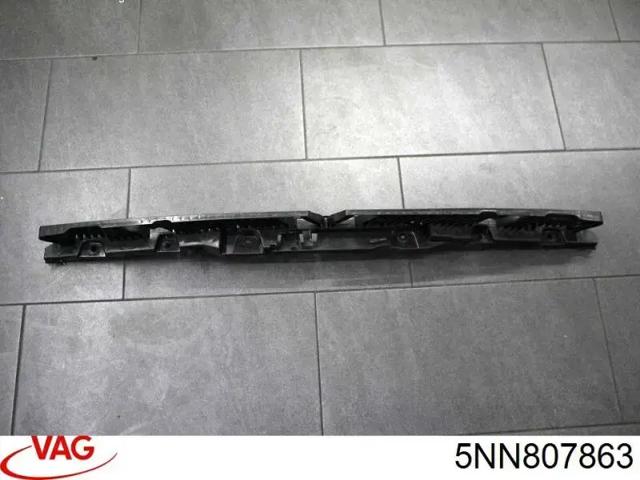 Кронштейн бампера заднього, центральний 5NN807863 VAG