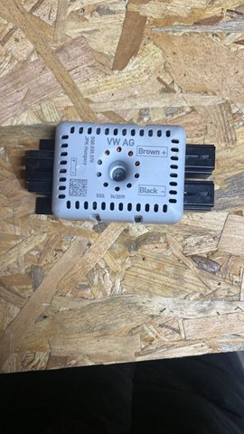 Підсилювач сигналу антени 5Q0035570 VAG