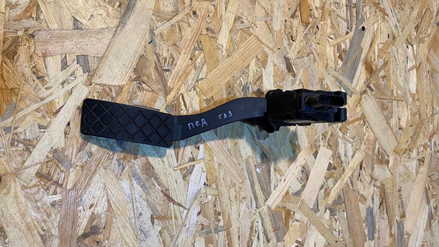 Підаль газу Ауді Ку 3