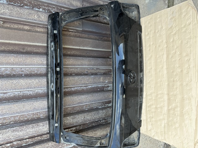 Задні двері багажника 6700560D51 TOYOTA