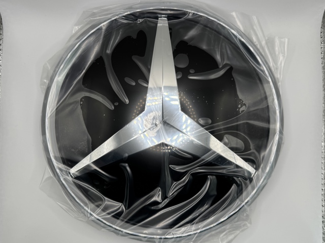 Емблема решітки радіатора A0008880111 MERCEDES