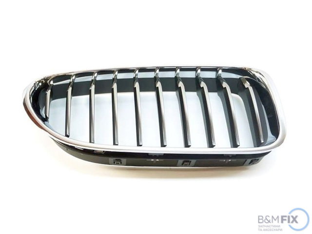 Решітка радіатора права 51137211922 BMW