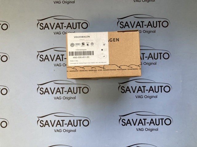 Комплект задніх колодок 4M0698451BE VAG