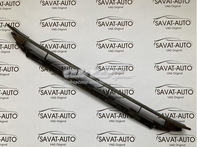 Решітка переднього бампера, нижня 4M0807647A4W3 VAG