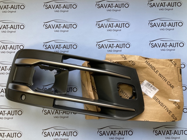 Решітка переднього бампера, права 4M0807682AA4W3 VAG