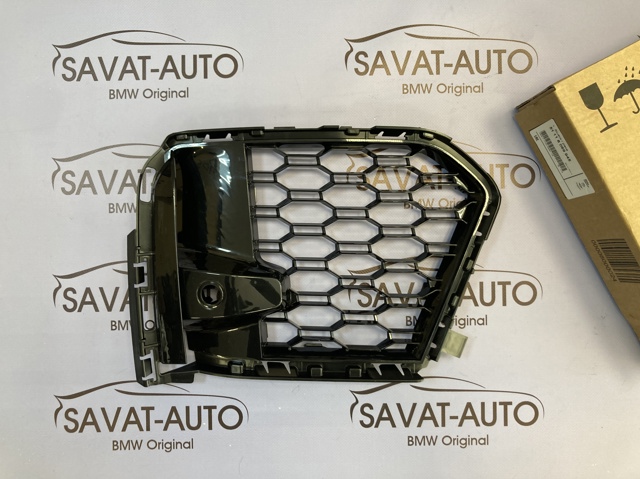 Решітка радіатора ліва 51118069945 BMW