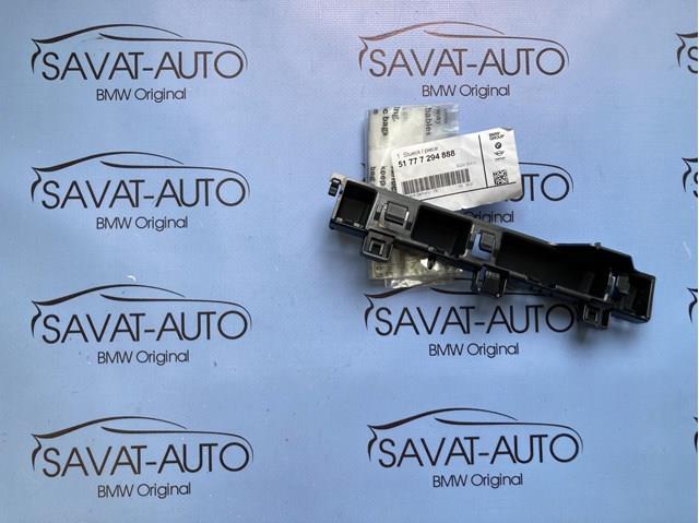 Кронштейн зовнішньої накладки порога правого 51777294888 BMW