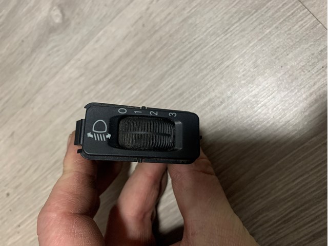Кнопка коректора фар 1638200010 MERCEDES
